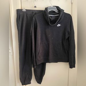 Women’s Nike Sweatsuit (L)